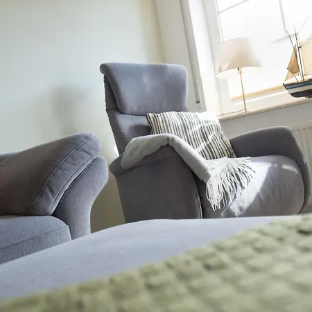 3 Apartment *